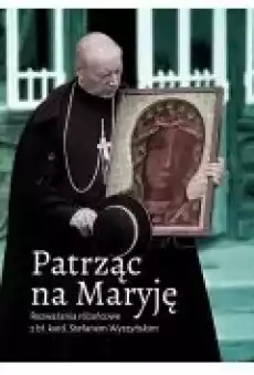 Patrząc na Maryję Rozważania różańcowe Książki Religia