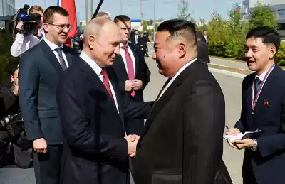 kim dzong un, władimir putin, rosja, Korea Północna Putin miażdży kości Kim Dzong Una. Ekspert od mowy ciała analizuje