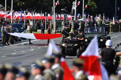 swieto wojska polskiego, defilada Kulminacyjny punkt obchodów. Oczy wszystkich zwrócone na stolicę NA ŻYWO