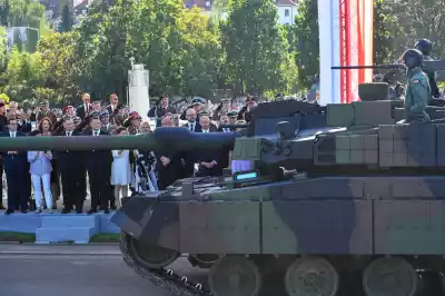  Defilada 2023. Czołgi K2, HIMARS-y i Borsuki. Polska armia pokazała najnowszy sprzęt FOTO