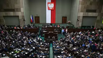  Wyraźna przewaga PiS nad KO, Trzecia Droga na krawędzi. Nowy sondaż